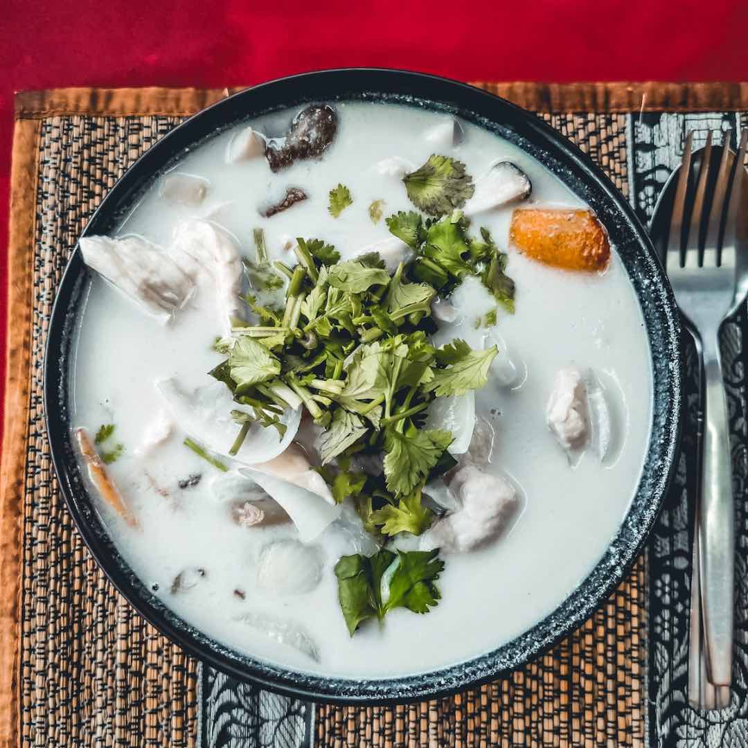 Sopa de coco o curry de coco, gastronomía tailandesa